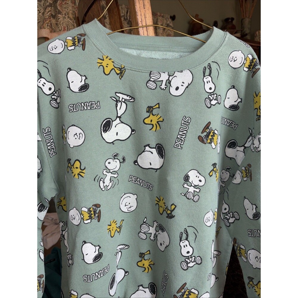 Women’s Juniors XL 15-17 Green Peanuts Sweatshirt LS All Over Graphics Snoopy - Picture 2 of 6